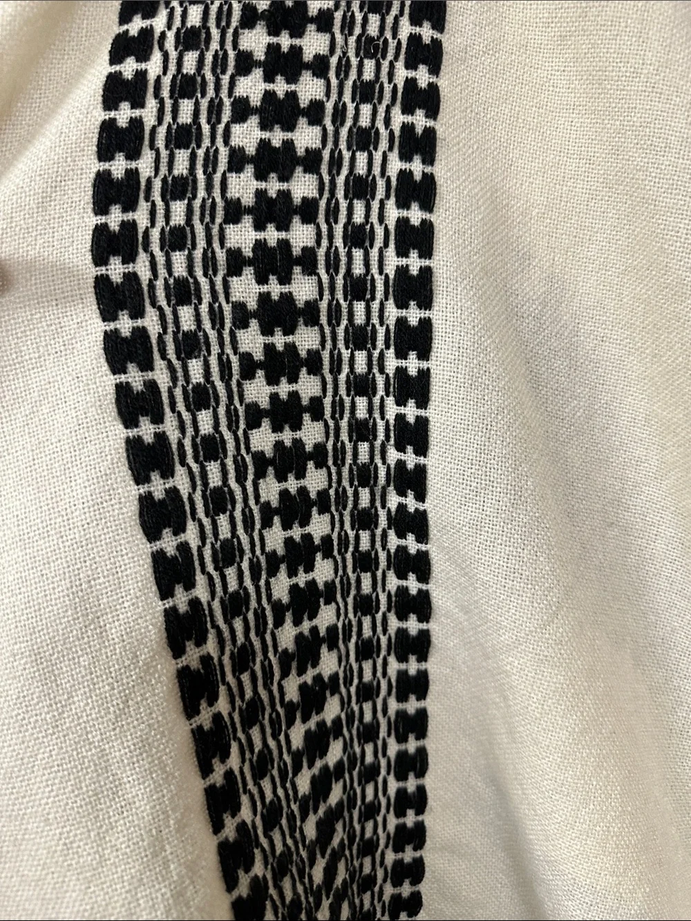 American eagle outfitters Wide 100% acrylic Cream & Black scarf / wrap